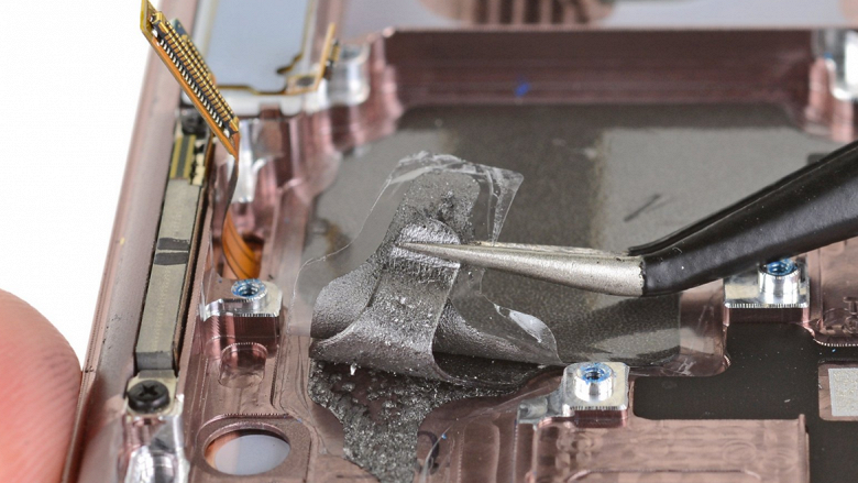 Внутри Samsung Galaxy&nbsp;Note20 и Note20&nbsp;Ultra оказалось кое-что любопытное. За охлаждение отвечает необычный материал